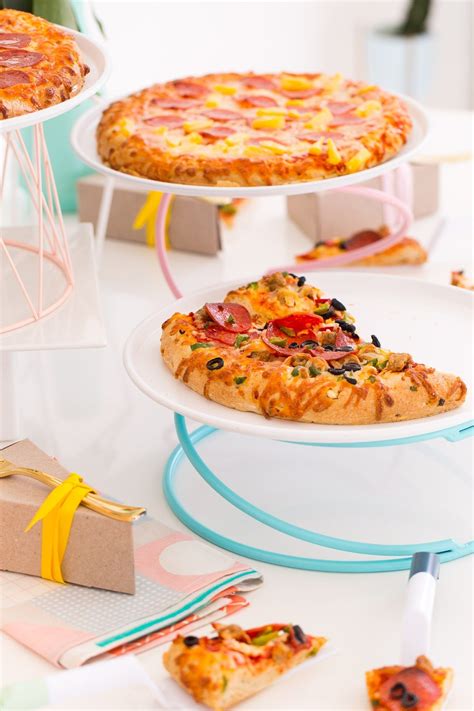 16 unit food and drink/ word. 3 Clever Ways to Serve Pizza for A Summer Pizza Party | Pizza party, Food, Easy party food