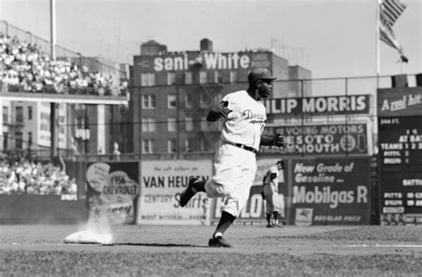 Pin By Moreilly On Baseball In Black And White Jackie Robinson Dodgers