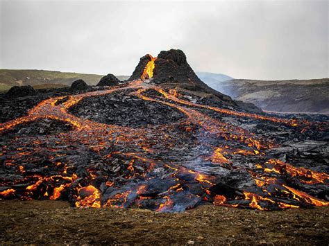 Photos Thousands Flock To Icelands Erupting Volcano