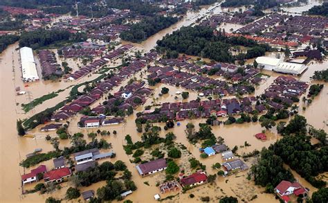 Layanan gratis google secara instan menerjemahkan kata, frasa, dan halaman web antara bahasa inggris dan lebih dari 100 bahasa lainnya. Banjir Terengganu, 10,086 ditempatkan di 43 pusat ...