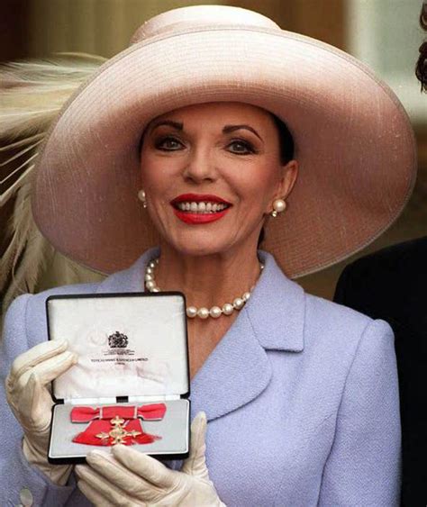 Dynasty Actress Joan Collins Shows Off The Obe Presented To Her By The