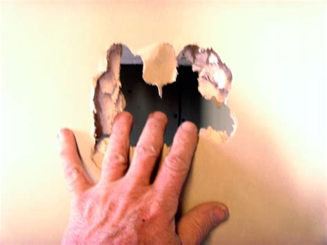 Sheetrock Repair How To Patch And Repair Holes In Drywall Dengarden
