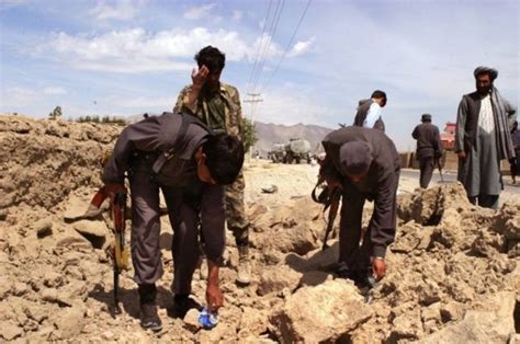 «οι μαχητές των ταλιμπάν βρίσκονται σε αναμονή σε όλες τις εισόδους της καμπούλ μέχρι να επιτευχθεί συμφωνία για μια ειρηνική και ικανοποιητική μετάβαση της εξουσίας», είπε ο ζαμπιχουλάχ. Ταλιμπάν - γαϊδούρια: Τα σκότωσαν στο Αφγανιστάν ενώ ...