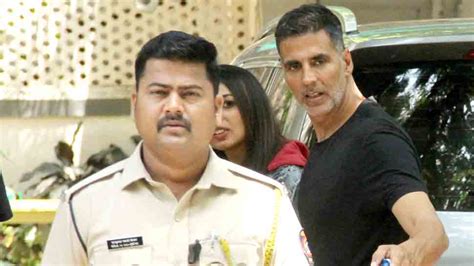 Photo Gallery Akshay Kumar Steps Out For Shoot In New Look News