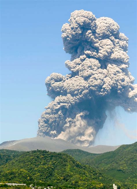 Volcano In Southern Japan Erupts No Damage The Seattle Times