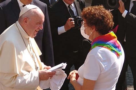 Svolta Epocale Nella Chiesa Papa Francesco Apre A Diritti Coppie Gay
