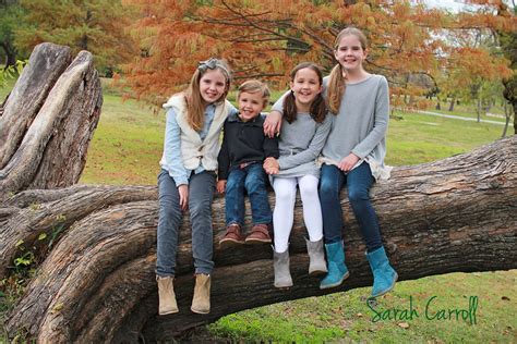 4 siblings poses - four siblings photos | Sibling poses 
