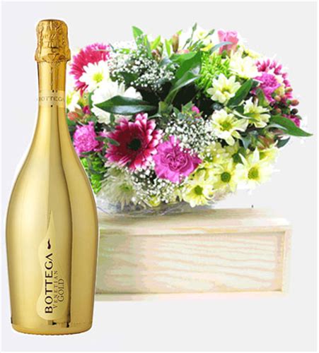 Champagne hampers & gift baskets. Prosecco And Flowers - Next Day Delivery