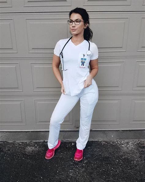 Pinterest Baddiebecky21 Bex ♎️ Nursing Clothes Scrubs Outfit Nurse Outfit Scrubs