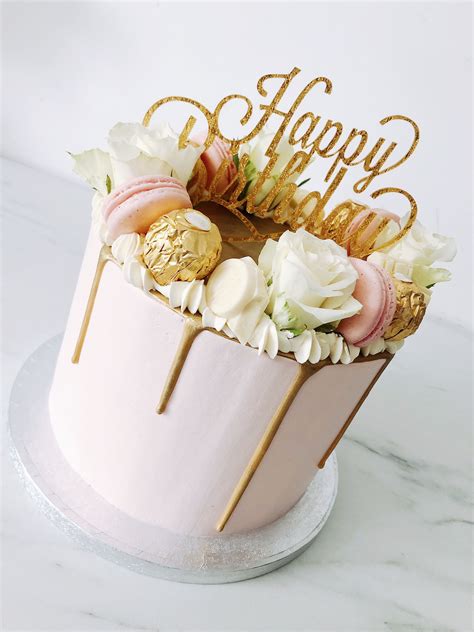 Birthday gifts ideas for boyfriend. #happybirthday #gold #dripcake | Verjaardagstaart ideeën ...