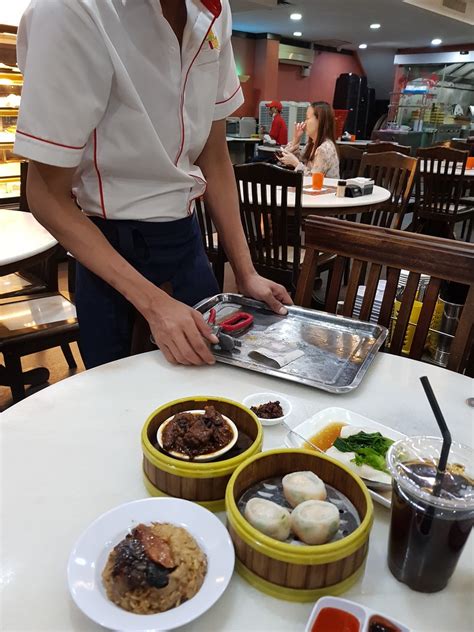 Given the fair prices and consistent quality of its dim sum, jin xuan definitely merits a also, they do modern, creative dim sum so well you'd forget there's no pork on the menu. 青蛙生活点滴 Froggy's Bits of Life: 点心 Dim Sum @ 锦选香港点心 Restoran ...