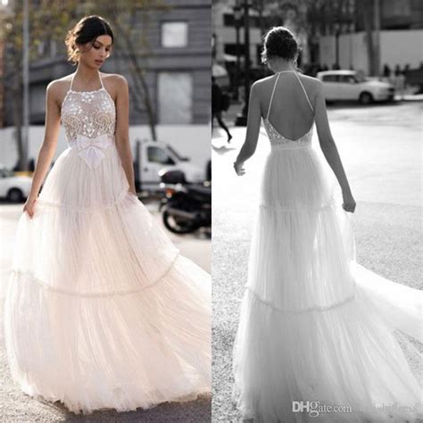 Online gibt es tatsächlich preiswerte hochzeitskleider, die zeitnah geliefert werden können. Hochzeitskleid Neckholder Spitze