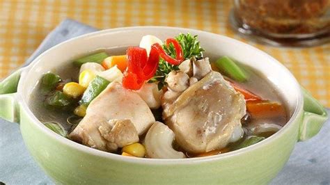 Sup ayam klasik terdiri dari kaldu encer, yang dimasukkan potongan ayam atau sayuran; Resep Sup Ayam Makaroni, Bahan dan Cara Membuat Sup Ayam Makaroni - Tribun Lampung