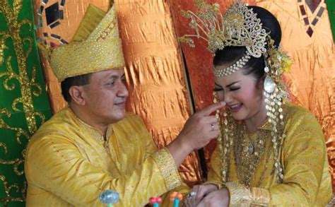 Video jepang ayah tiri yang tinggal bersama anak tiri nya yang cantik. manis-manis-lucu-pantun-dalam-prosesi-pernikahan-adat-melayu