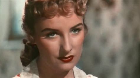 Rosa maría juana martínez suárez, known by her stage name mirtha legrand is an argentine actress and television presenter, twin sister of si. MIRTHA LEGRAND - SU VIDA EN PELICULAS - YouTube