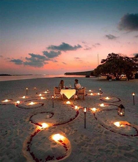Dinner On The Beach Romantic Beach Romantic Night Romantic Picnics