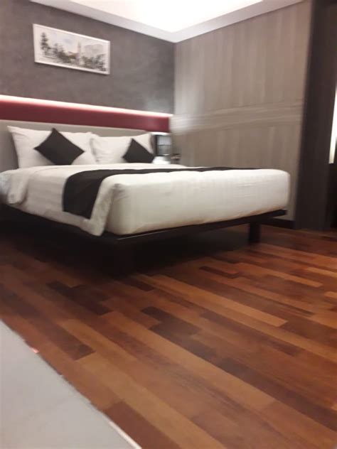 Menjual lantai kayu jati solid dengan berbagai macam motif dengan kualitas terbaik. Suplier lantai kayu murah di Jakarta
