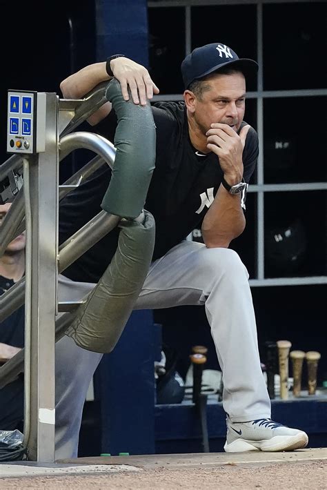 Yankees Hit Three Home Runs Hold Off Braves