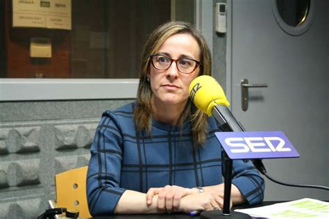 Bus da pontevedra a vigo a confronto con il treno. La Xunta financiará el Bus Exprés a Peinador | Radio Vigo ...