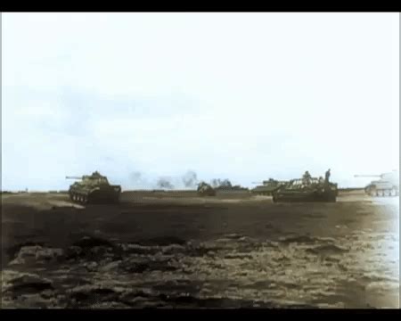 Un m26 dragon wagon tank transporter américain a pris en remorque ce panther déchenillé. Pzkpfw v german tank panther tank GIF on GIFER - by Thordindis