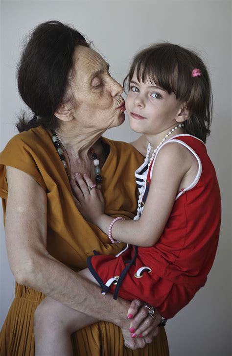 Miała 66 lat gdy urodziła dziecko Co dziś robi Adriana Iliescu