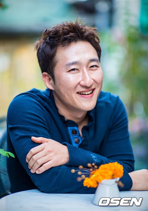 엄지원, 직접 이혼 소식 전해 엄지원 부부 보다는 친구로… 슬하에 자녀는 없다. '더폰' 감독 "손현주, 신인 감독 배려한 고마운 분"인터뷰 - 조선 ...
