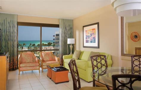 This villa does not have a restaurant on site. Marriott's Aruba Surf Club, 2-Bedroom
