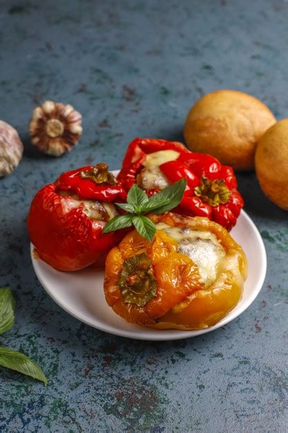Coloré Au Four Avec Du Fromage Poivrons Farcis à La Viande Hachée
