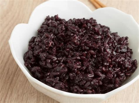 Kalori nasi putih dan nasi hitam. Beras Merah vs Beras Hitam, Mana Yang Paling Baik untuk Diet?