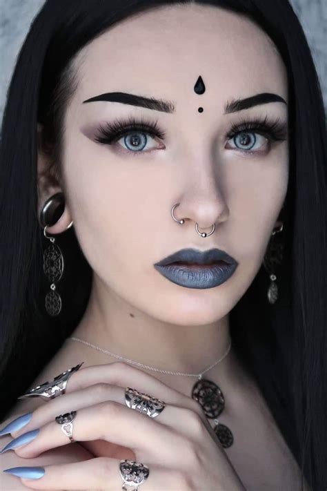 10 Breathtaking Goth Makeup Looks You Need To Try — Moonsugarbeauty