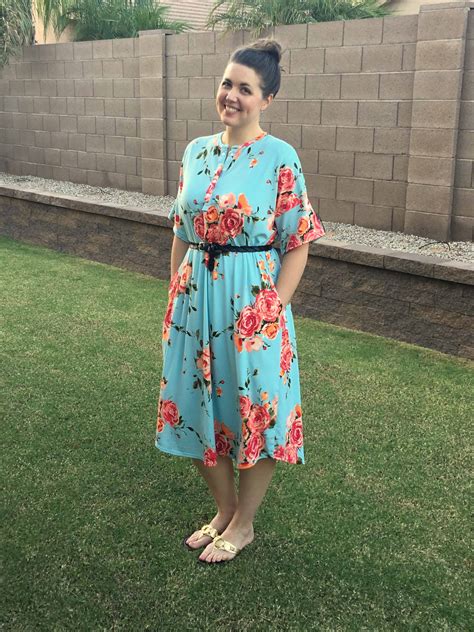Here is a free multisize pattern for sewing crop tops by sew be it studio. Free Womens Sewing Pattern: The Perfect Lounge Dress