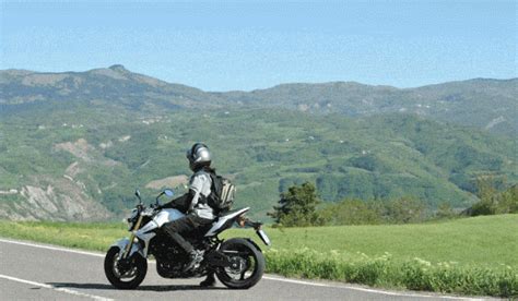 prova suzuki gsr750 la ideale nu moto sur la route voyages de moto aventures en mouvement