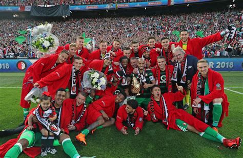 Ajax beat feyenoord to make knvb cup final for first time since 2014.soon. De gouden KNVB beker - Het laatste nieuws - SMG ...