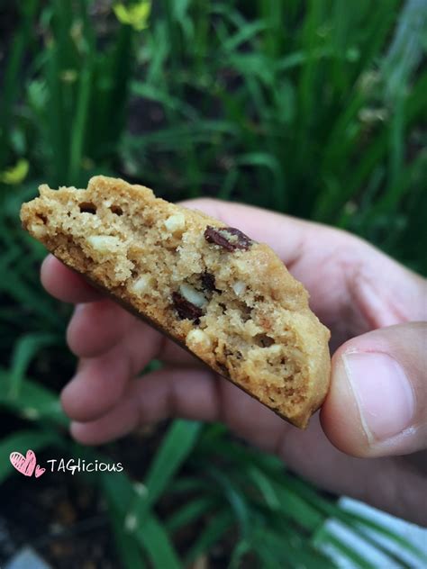 A facebook user by the name of baizura muhammad posted the recipe and photos of the cookies she made last month. TAGlicious: Famous Amos taste alike COOKIES
