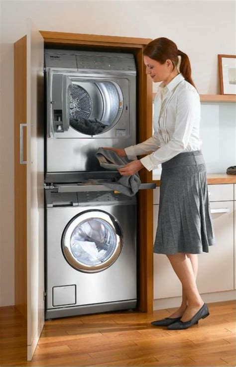 Wenn sie eine waschmaschine einbauen ähnlich wie bei eine unterbaufähige waschmaschine, bloß mit dem großen unterschied, dass die maschine vollständig hinter einer schranktür verschwindet. Waschmaschinenschrank für eine praktische Waschküche ...