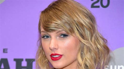 Taylor Swift Surprises Fans Impacted By Coronavirus With 3000 Wsb