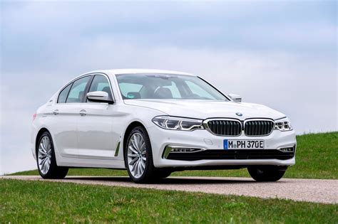2019 Bmw 5 Series Hybrid Trims And Specs Carbuzz