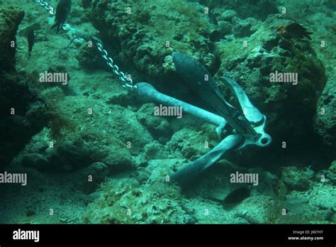 Anchor Underwater Stockfotos Und Bilder Kaufen Alamy