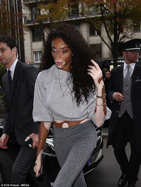 Winnie Harlow Flaunts Abs As She Arrives To Pfw Daily Mail Online