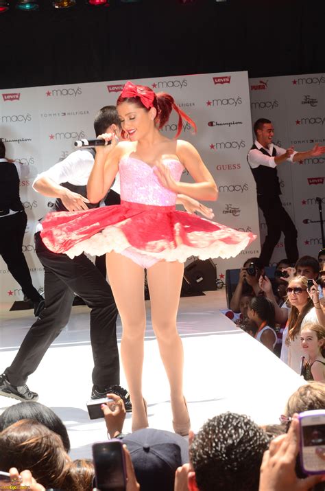 Ariana Grande Performance At The Macys Summer Blowout Photo