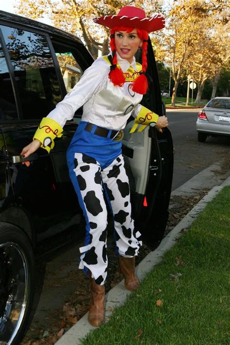 Gwen Stefani As Jessie Celebrity Halloween Costumes Best Celebrity