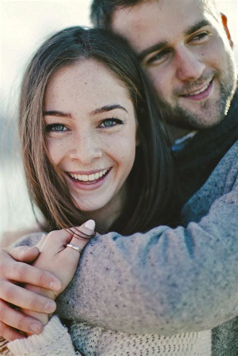 20 The Best Engagement Photo Poses Examples Wedding Forward Wedding Engagement Pictures
