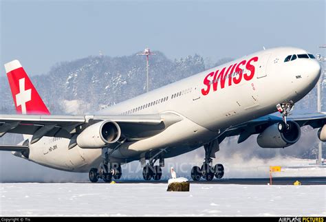 Hb Jmk Swiss Airbus A340 300 At Zurich Photo Id 506453 Airplane