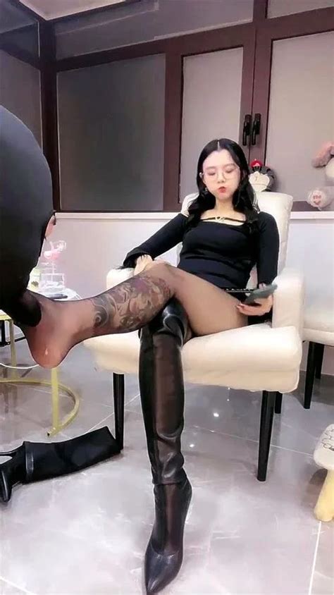 watch 中國女王 中國 戀足 調教 asian porn spankbang