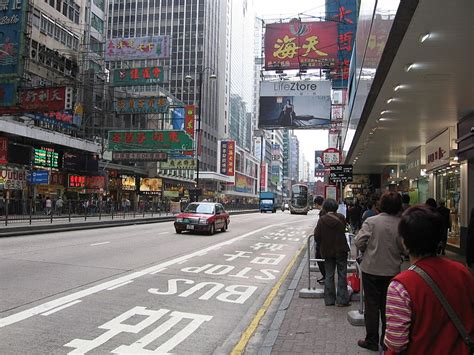 Hollywood Road Hong Kong Shopping In Focus