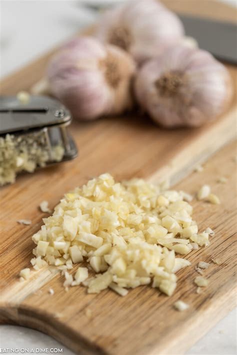 How To Mince Garlic Cloves Eating On A Dime