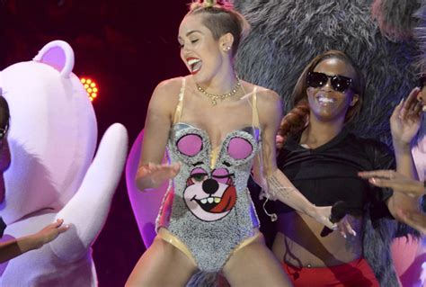 Rob Sheffield On Miley Cyrus At The 2013 Mtv Vmas The Tongue That Licked The World Rolling Stone