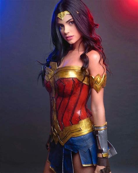 Pin By F Clube Batbase On Cosplay Wonder Woman Cosplay Wonder Woman Cosplay