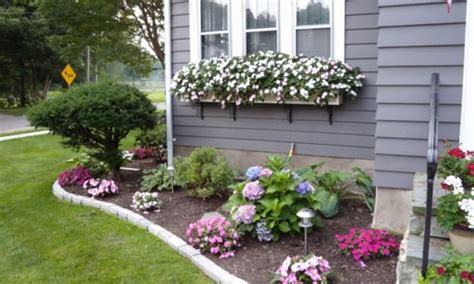 Incredible Flower Beds Ideas To Make Your Home Front Yard Awesome 40
