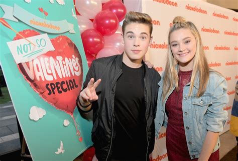 Nickalive Nickelodeon Stars Share Valentines Day Cards With Their